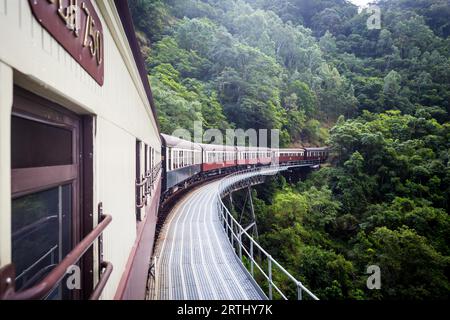 Cairns, Australien, Juni 27 2016: Die berühmte Kuranda Scenic Railway in der Nähe von Cairns, Queensland, Australien Stockfoto