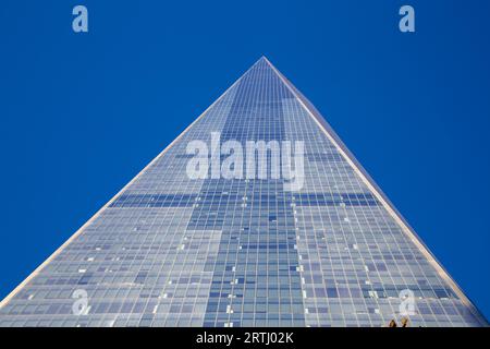 New York City, USA, 18. November 2016: Low-angle View of the World Trade Center in Lower Manhattan Stockfoto