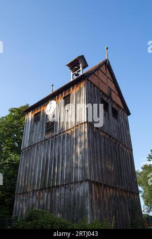 Wienhausen, 6. August 2016: Der hölzerne Glockenturm der Marienkirche Stockfoto