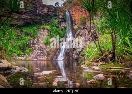 Die Tjaynera Falls am Sandy Creek gehören zu den am wenigsten besuchten Sehenswürdigkeiten des Litchfield-Nationalparks im australischen Northern Territory. Die Fälle können Stockfoto