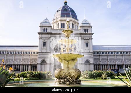 Royal Exhibition Building in Carlton Gardens in Melbourne, Victoria, Australien. Das erste Gebäude Australiens, das zum UNESCO-Weltkulturerbe ernannt wurde Stockfoto