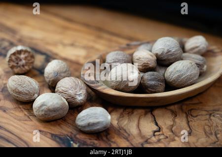 Muskatobst des Nussbaumes Myristica fragrans Stockfoto