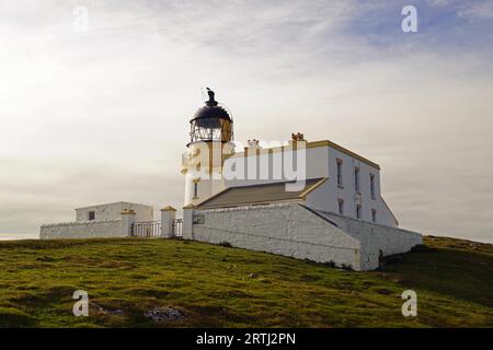 Stoer Lighthouse ist ein komplett eingerichtetes Selbstversorger-Lighthouse am Stoer Head, nördlich von Lochinver in Sutherland, Nordwestschottland Stockfoto