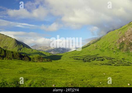 Schottland ist voller wunderschöner Landschaften, wo immer Sie hinschauen. Die Schönheit der Natur ist schwer in Worte zu fassen Stockfoto