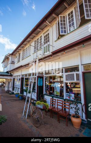 Millaa Millaa, Australien, 7. Juli 2016: Die malerische Stadt Yungaburra und das berühmte Yungaburra Hotel in den Atherton Tablelands auf einem Winter Stockfoto