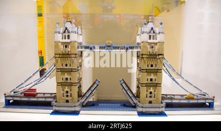 Kopenhagen, Dänemark, 19. August 2016: Modell der London Bridge im Showroom des Lego Stores Stockfoto