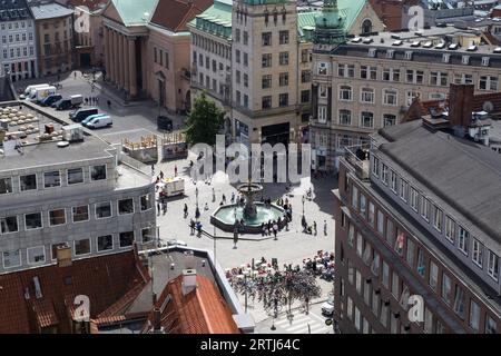 Kopenhagen, Dänemark, 15. August 2016: Luftaufnahme des Gammeltorv-Platzes mit dem Caritas-Brunnen Stockfoto