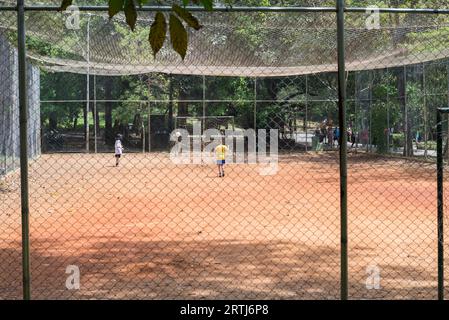 Sao Paulo, Brasilien, 15. Oktober 2016: Kinder spielen Fußball im Aclimacao Park in Sao Paulo, Brasilien. Fotoserie (6 von 8) Stockfoto