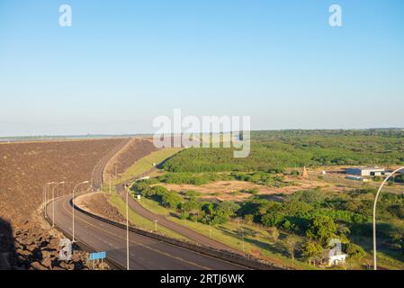 Foz do Iguacu, Brasilien, 10. juli 2016: Aussichtspunkt des Itaipu-Staudamms in Foz do Iguazu in Brasilien Stockfoto