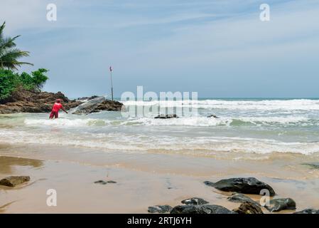 Itacare, Brasilien, 7. Dezember 2016: Fisherman at the Amazing Nature at the Itacarezinho Beach Stockfoto