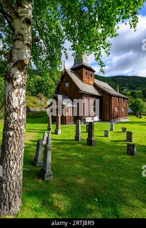 „Hol Old Church“ (stammt aus dem 1200. Jahrhundert) in Hol, Viken, Norwegen. Stockfoto