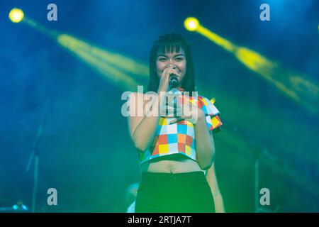 Thailändische Sänger und Tänzer auf der Bühne in Thailand Stockfoto
