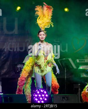 Thailändische Sänger und Tänzer auf der Bühne in Thailand Stockfoto