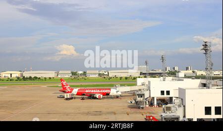 Blick auf den internationalen Flughafen Don-Mueang, Bodenabfertigungsdienste, Pre-Flight-Service und Catering werden angeboten. Stockfoto
