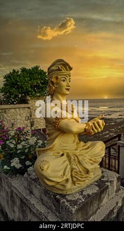 Bali Statue bei Sonnenuntergang Stockfoto