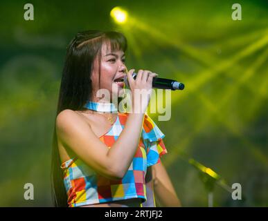 Thailändische Sänger und Tänzer auf der Bühne in Thailand Stockfoto