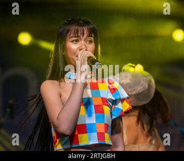 Thailändische Sänger und Tänzer auf der Bühne in Thailand Stockfoto