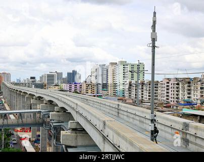 Schienenverkehrsgleis des Einschienenbahnsystems, Eisenbahnbauarbeiten am Einschienenviadukt. Stockfoto