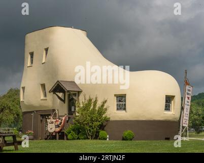 Das Haines Shoe House wurde 1949 erbaut und verfügt über drei Schlafzimmer. Es handelt sich derzeit um ein Mietobjekt. Foto von Liz Roll Stockfoto