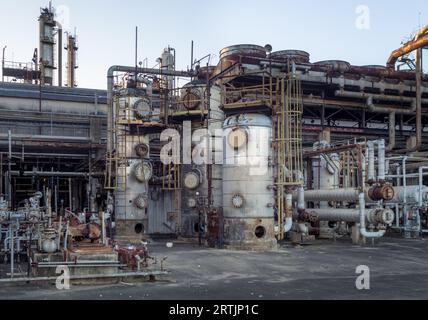 Die verlassene Commonwealth Oil Refining Company, Inc (CORCO) liegt an Puerto Ricos Südküste. Sie wurde 1982 aufgegeben. Foto von Liz Roll Stockfoto