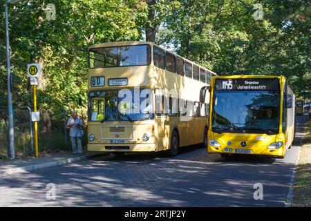 Oldtimer-Busse auf dem Tag des offenen Denkmals in Berlin 2023 Stockfoto