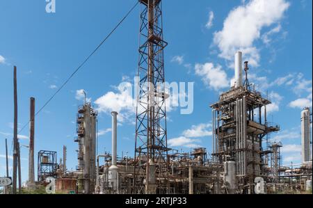 Die verlassene Commonwealth Oil Refining Company, Inc (CORCO) liegt an Puerto Ricos Südküste. Sie wurde 1982 aufgegeben. Foto von Liz Roll Stockfoto