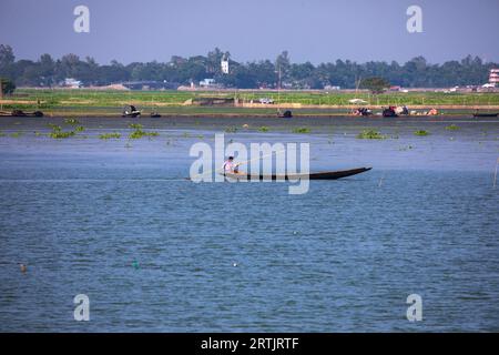 Angeln im Nikli Haor bei Austagram in Kishorganj. Bangladesch Stockfoto