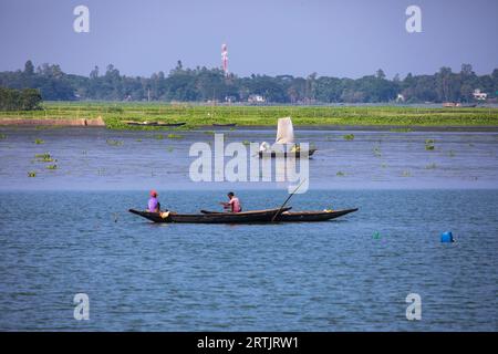 Angeln im Nikli Haor bei Austagram in Kishorganj. Bangladesch Stockfoto