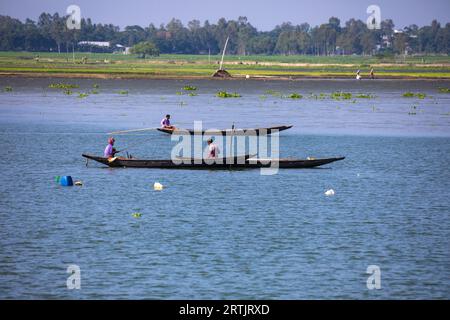 Angeln im Nikli Haor bei Austagram in Kishorganj. Bangladesch Stockfoto