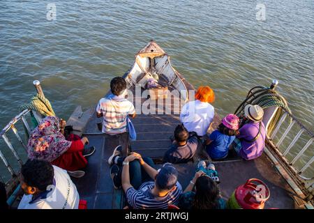 Ein Passagierschiff auf der Nikli Haor bei Austagram in Kishorganj. Bangladesch Stockfoto