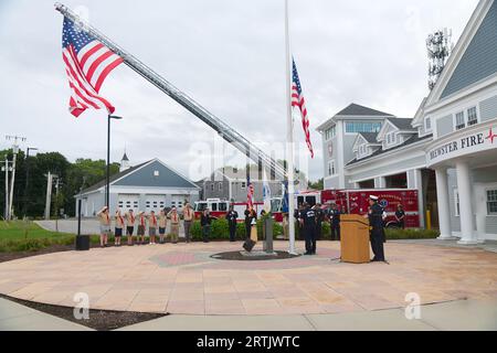 911 Gedenkfeier in Brewster, MA Fire Headquarters am Cape Cod, USA. Ein Überblick über die Anfänge der Zeremonien. Stockfoto