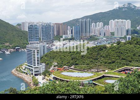 AP Lei Chau Island im südlichen Bezirk von Hongkong an einem sonnigen Tag. Hongkong - 25. August 2023 Stockfoto