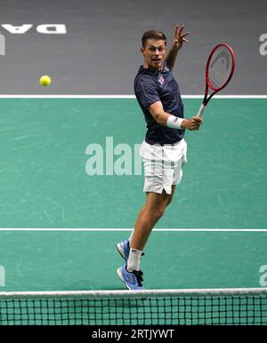 Der britische Neal Skupski im Kampf gegen den Australier Matthew Ebden und Daniel Purcell während des Doppelspiels im Davis Cup in der AO Arena in Manchester. Bilddatum: Mittwoch, 13. September 2023. Stockfoto