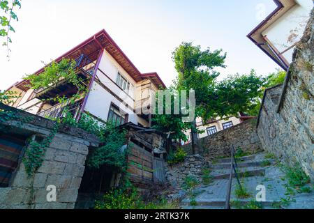 Historische Gebäude und eine Straße von Goynuk. Cittaslow-Städte in Anatolien. Stockfoto