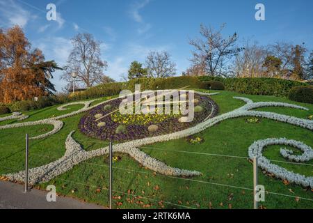 Blumenuhr im Jardin Anglais (englischer Garten) Park - Genf, Schweiz Stockfoto