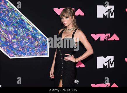 Newark, USA. September 2023. Taylor Swift nimmt am 12 2023. September 2023 an den MTV Video Music Awards im Prudential Center in Newark, New Jersey, Teil. Foto: Jeremy Smith/imageSPACE Credit: Imagespace/Alamy Live News Stockfoto