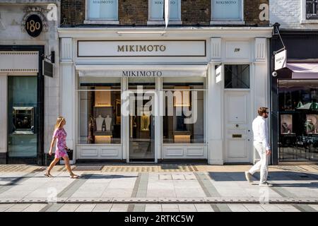 Mikimoto Luxury Jewellery Store, New Bond Street, London, Großbritannien. Stockfoto