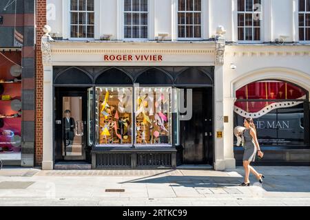 The Roger Vivier Store, New Bond Street, London, Großbritannien. Stockfoto