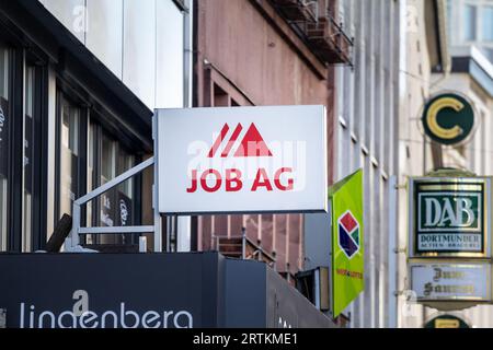 Bild eines Schilds mit dem Logo der Job AG Gruppe vor dem Büro in Dortmund. Die Job AG Group ist ein temporäres Personalbüro in der Welt, p Stockfoto