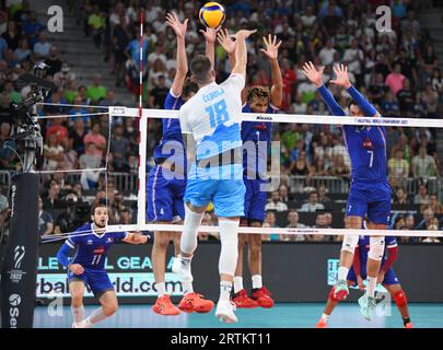 Barthelemy Chinenyeze, Jean Patry, Kevin Tillie (Frankreich); Klemen Cebulj (Slowenien). Volleyball-Weltmeisterschaft 2022. Stockfoto