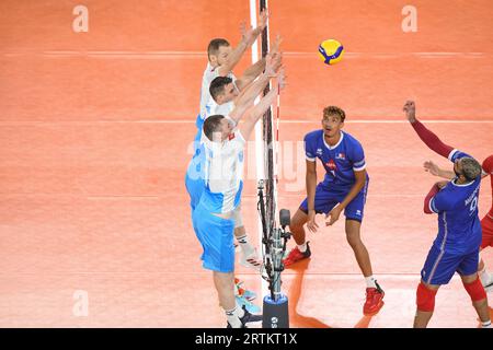 Toncek Stern, Jan Kozamernik, Tine Urnaut (Slowenien); Earvin Ngapeth, Barthelemy Chinenyeze (Frankreich). Volleyball-Weltmeisterschaft 2022. Viertel Fina Stockfoto