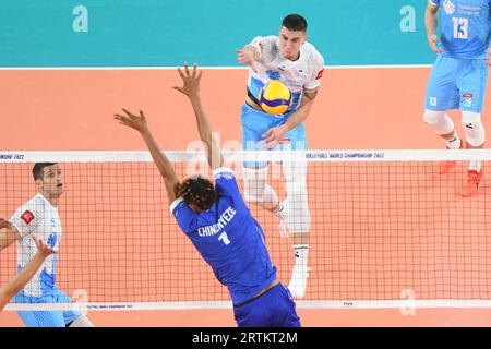 Klemen Cebulj (Slowenien), Barthelemy Chinenyeze (Frankreich). Volleyball-Weltmeisterschaft 2022. Stockfoto