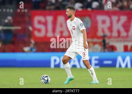 Tirana, Albanien. September 2023. Mateusz Wieteska aus Polen wurde während des Qualifikationsrunden-Spiels der Europameisterschaft 2024 zwischen Albanien und Polen im Air Albania Stadium gesehen. Endstand: Albanien 2:0 Polen. (Foto: Grzegorz Wajda/SOPA Images/SIPA USA) Credit: SIPA USA/Alamy Live News Stockfoto