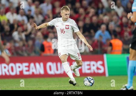 Tirana, Albanien. September 2023. Karol Swiderski aus Polen während des Qualifikationsrunden-Spiels der Europameisterschaft 2024 zwischen Albanien und Polen im Air Albania Stadium. Endstand: Albanien 2:0 Polen. Quelle: SOPA Images Limited/Alamy Live News Stockfoto