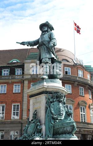 Skulptur von Niels Juel auf dem Holmens Kanal, Kopenhagen, Dänemark. Stockfoto