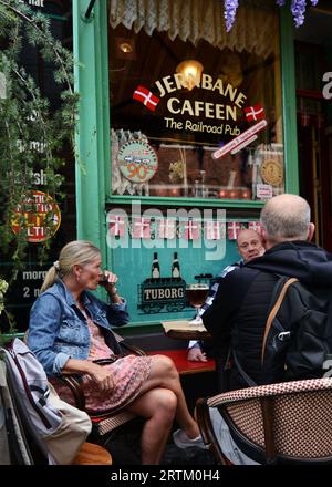 Das Railroad Pub ( Jernbanecafeen ) in der Nähe des Hauptbahnhofs in Kopenhagen, Dänemark. Stockfoto