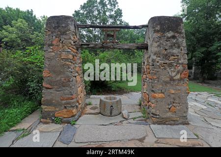 Alte chinesische Wasserbrunnen architektonische Landschaft, Peking Stockfoto
