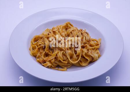 Tagliatelle alla Bolognese. Traditionelle italienische Pasta Stockfoto