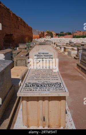 Marokko: Beth Mo'Ed Le'kol Chai oder jüdischer Friedhof von Marrakesch (Miaara-Friedhof), Medina von Marrakesch, Marrakesch. Der Miaara-Friedhof ist der größte jüdische Friedhof in Marokko und geht auf das Jahr 1537 n. Chr. zurück (5297 im jüdischen Kalender), obwohl man vermutet, dass das Gebiet bereits im 12. Jahrhundert für jüdische Bestattungen genutzt wurde. Stockfoto