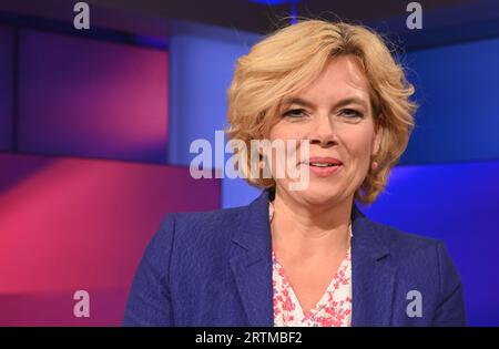 Köln, Deutschland. September 2023. Politikerin Julia Klöckner, CDU, wirtschaftspolitische Sprecherin der CDU/CSU-Bundestagsfraktion als Gast in der ARD-Talkshow Maischberger. Quelle: Horst Galuschka/dpa/Alamy Live News Stockfoto